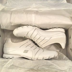 Sketchers slip on sneakers